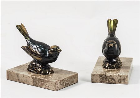 COPPIA DI FERMALIBRI IN METALLO PATINATO - PAIR OF PATINATED METAL BOOKENDS...