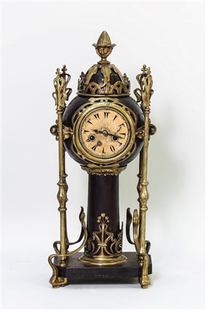 OROLOGIO DA TAVOLO IN LEGNO E ANTIMONIO DORATO - WOOD AND GILDED ANTIMONY...