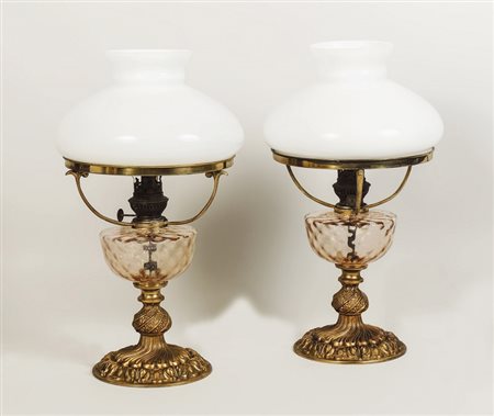 COPPIA DI LUMI AD OLIO IN METALLO DORATO - PAIR OF GILDED METAL OIL LAMPS...