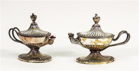 COPPIA DI STOPPINIERE IN METALLO ARGENTATO - PAIR OF SILVER-PLATED OIL WAX...