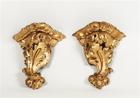 COPPIA DI MENSOLINE IN LEGNO INTAGLIATO E DORATO - A PAIR OF GILTWOOD SHELVES...