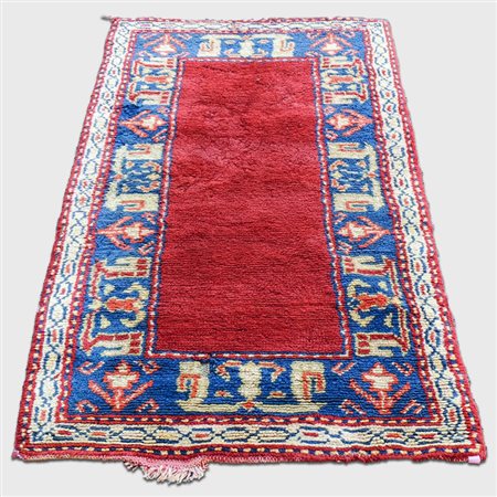 PICCOLO TAPPETO CAUCASICO - SMALL CAUCASIAN RUG fondo bordeaux, alta bordura...