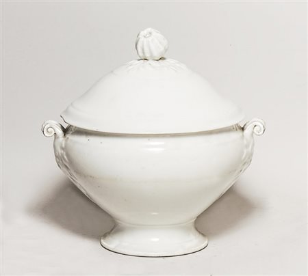 ZUPPIERA IN PORCELLANA - PORCELAIN TUREEN Ginori anse laterali a ricciolo,...