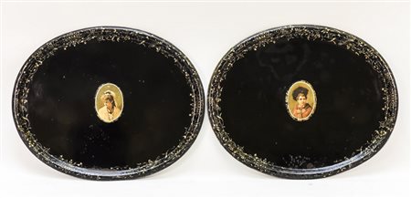 COPPIA DI VASSOI OVALI IN TOLE - PAIR OF OVAL TOLE TRAYS al centro ritratti...