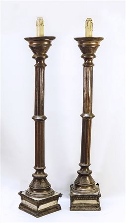 COPPIA DI TORCIERE IN RAME - PAIR OF COPPER PRICKETS fusto a colonna...