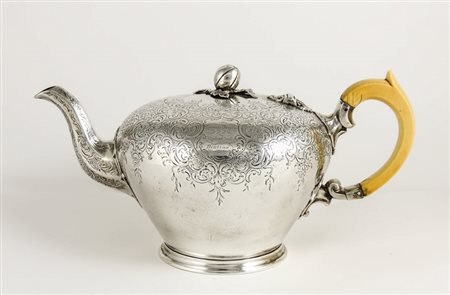 TEIERA IN ARGENTO - SILVER TEAPOT Londra, 1875 - London, 1875 corpo...