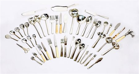 IMPORTANTE SERVITO DI POSATE IN ARGENTO - SILVER CUTLERY SET George...