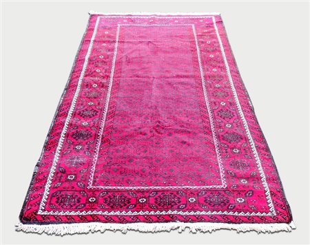 TAPPETO CAUCASICO - CAUCASIAN RUG fondo rosso scuro, campo con medaglioni...