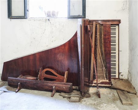 FORTEPIANO IMPIALLACCIATO IN PIUMA DI NOCE Johann Paridon, Vienna, 1830 circa...