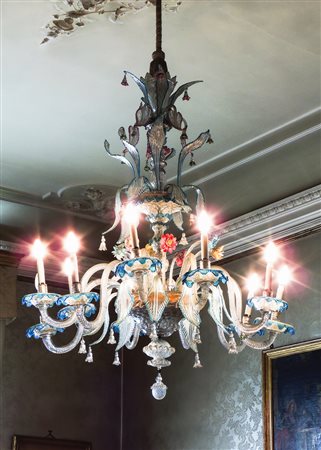 GRANDE LAMPADARIO IN VETRO SOFFIATO INCOLORE Murano, fine del XIX secolo...