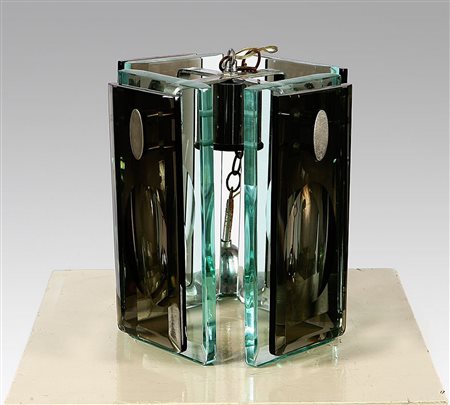 Lampadario degli anni 50, composto da lastre in vetro di forte spessore,...