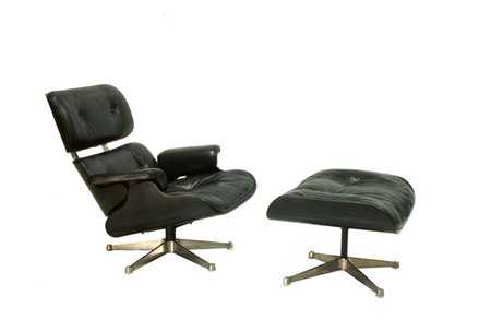 EAMES CHARLES E RAY Longue Chair 670 Poltrona con poggiapiedi, in compensato...