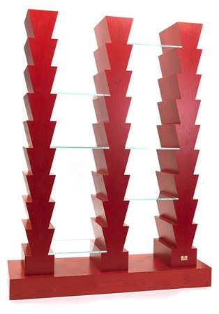 SOTTSASS ETTORE Adesso Però Libreria in legno tinto rosso e cristallo. Prod....