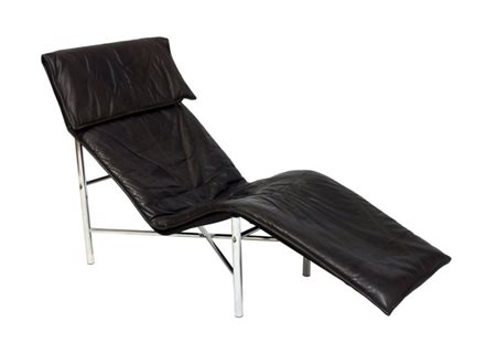 PRODUZIONE ITALIANA Chaise longue rivestita in pelle nera interamente...