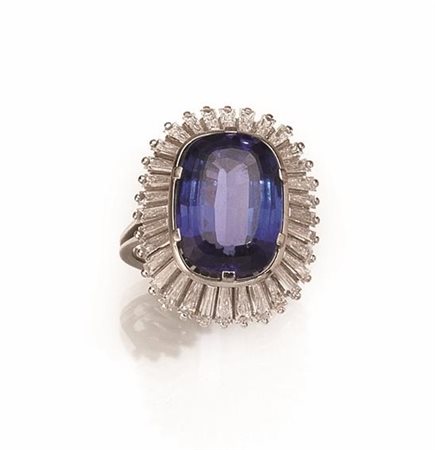 Anello in oro bianco, tanzanite e diamanticon tanzanite di forma rettangolare...