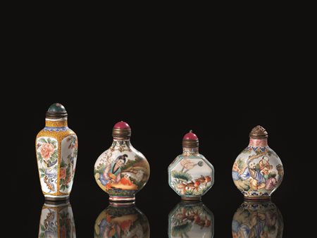 QUATTRO SNUFF BOTTLES, CINA, SEC. XXin metallo smaltato, la pi&ugrave; alta...