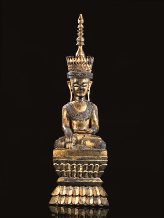 BUDDHA, THAILANDIA, SEC. XX,in legno dorato, alt. cm 60&nbsp;A gilted wood...