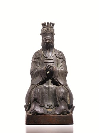 FIGURA DI IMMORTALE TAOISTA, CINA, DINASTIA MING(1368-1644)in ferro, seduto...