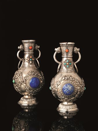 COPPIA DI FIASCHE TIBET SEC. XIX in sterlin silver decorate a sbalzo con...