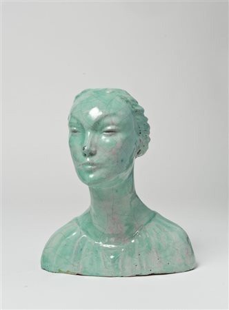 Reggiani. Busto di donna smaltata in verde acqua sotto vetrina. Firmata sotto...