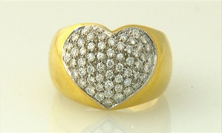 ANELLO ANELLO. In oro giallo e bianco 18 kt con motivo a cuore in diamanti...