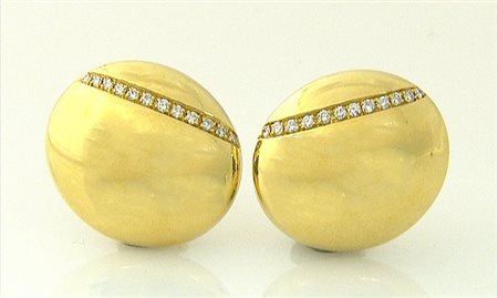 ORECCHINI COPPIA DI ORECCHINI. In oro giallo 18 kt perno e clip realizzati a...