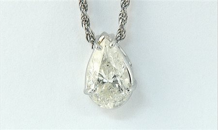 CIONDOLO CIONDOLO. In oro bianco 18 kt centrato da diamante taglio goccia di...