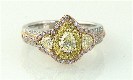 ANELLO ANELLO. In oro rosa e bianco 18 kt, diamanti fancy yellow taglio...