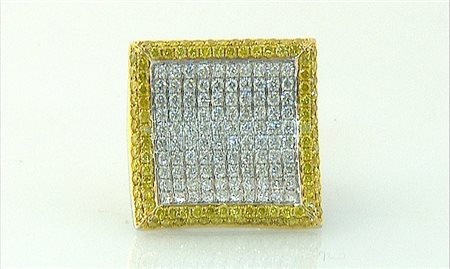 ANELLO ANELLO. In oro bianco 18 kt sommità rettangolare introflessa con...