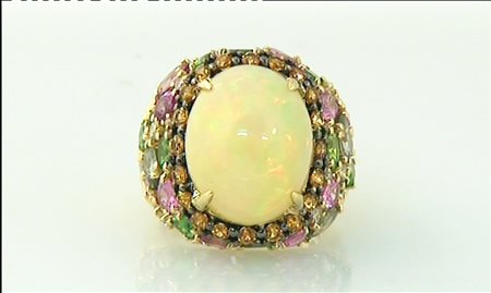 ANELLO ANELLO. In oro giallo 18 kt internamente rivestito, opale taglio ovale...