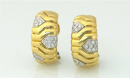 ORECCHINI COPPIA DI ORECCHINI. In oro giallo e bianco 18 kt perno e clip con...