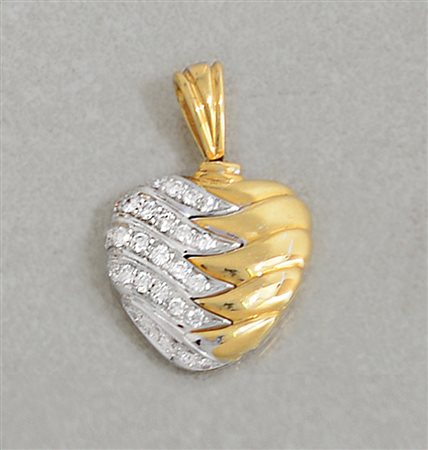 CIONDOLO CIONDOLO. In oro bianco e giallo 18 kt a cuore con motivi costolati...