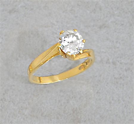 ANELLO ANELLO. In oro giallo 18 kt con diamante taglio brillante disposto a...