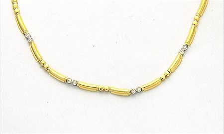 COLLANA COLLANA. In oro giallo e bianco 18 kt realizzata a maglie...