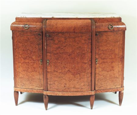 CREDENZA IMPIALLACCIATA IN RADICA DI TUJA Francia, prima metà del XX secolo...