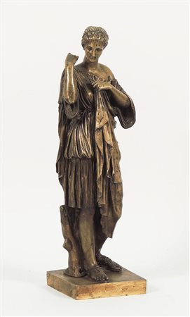 FIGURA FEMMINILE IN ABITI NEOCLASSICI XIX secolo gruppo in bronzo dorato h cm...