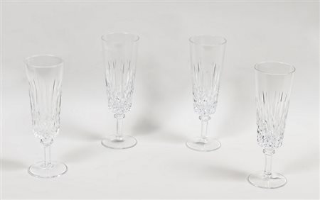 SERIE DI DODICI FLUTES IN CRISTALLO MOLATO A SET OF TWELVE CUT CRYSTAL FLUTES