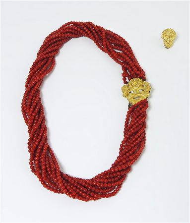 COLLANA TORCHON IN CORALLO ROSSO, ORO GIALLO E DIAMANTI formata da undici...