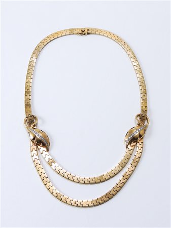 COLLIER IN ORO GIALLO E DIAMANTI Anni Quaranta realizzato a maglia piatta e...