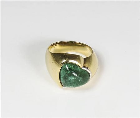 ANELLO IN ORO GIALLO con smerlardo cabochon taglio cuore gr 15, ct 5,0 circa...