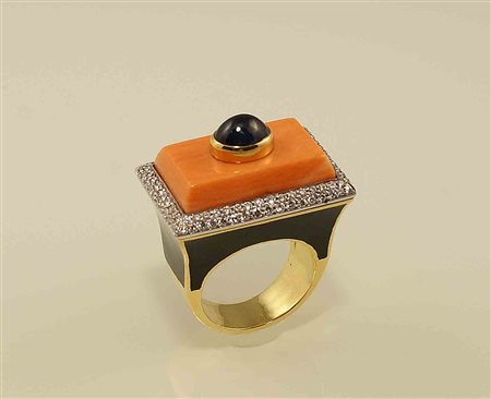 Anello in oro giallo e bianco 18kt e smalto nero con incastonati diamanti...