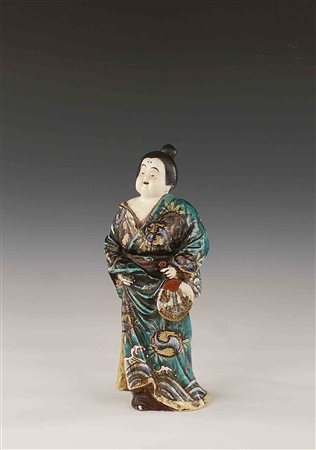 Scultura raffigurante una geisha in ceramica decorata a policromia, Giappone,...