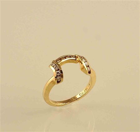 Anello in oro giallo 14kt con incastonati diamanti taglio brillante per 0,20...