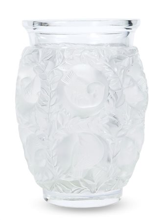 LALIQUE H. cm 17,5 Firma incisa "Lalique France". Vaso in cristallo,...