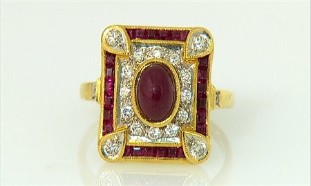 ANELLO ANELLO. In oro giallo e bianco 18 kt internamente foderato, sommità...