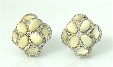 ORECCHINI COPPIA DI ORECCHINI. In oro bianco 18 kt perno e clip montatura...