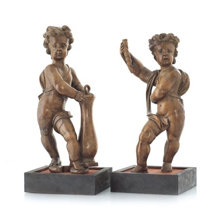 SCULTORE DEL XVII SECOLO Due putti allegorici Legno scolpito, alt. totale 37...