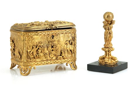 OGGETTISTICA VARIA UN COFANETTO E UNA SCULTURA IN BRONZO DORATO, XIX SECOLO,...