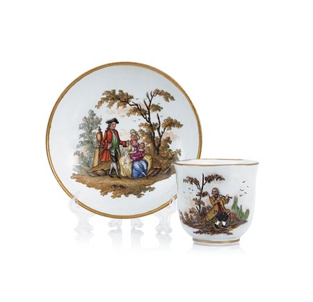 MEISSEN TAZZA CON PIATTO IN PORCELLANA, MEISSEN, XIX SECOLO, decoro policromo...