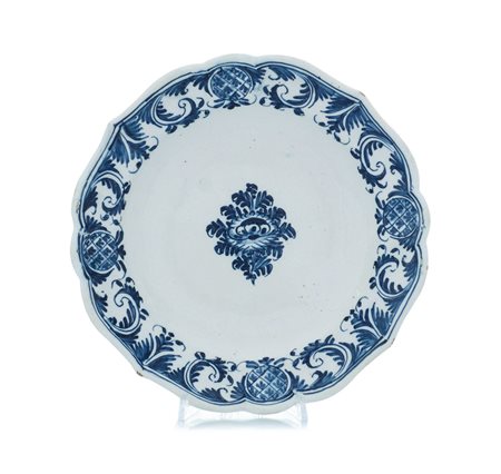 LODI PIATTO IN MAIOLICA, LODI, A.M. COPELLOTTI, 1740 CA, a profilo...